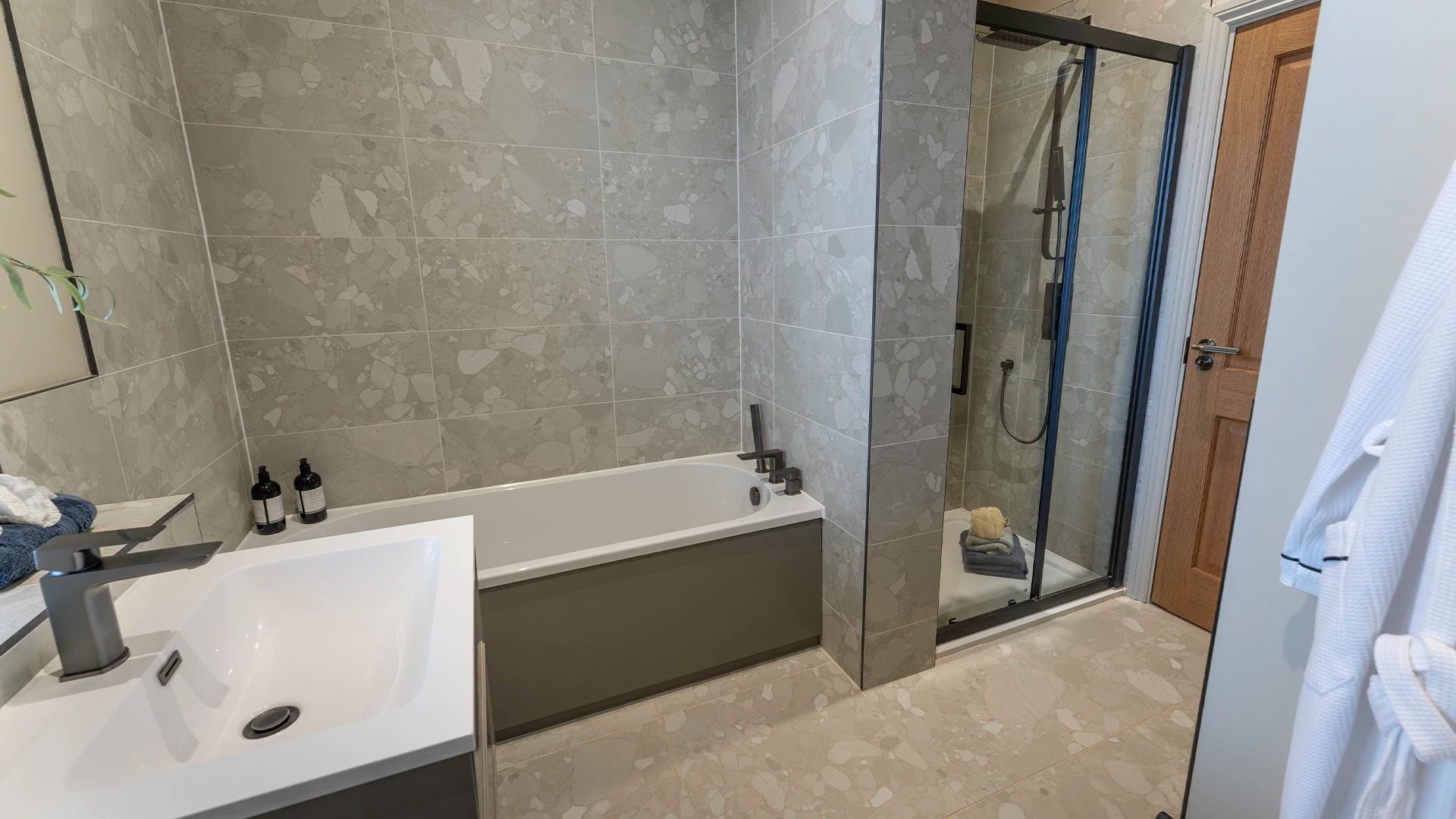 9aca4be3-d97b-481e-b649-7756a8114695